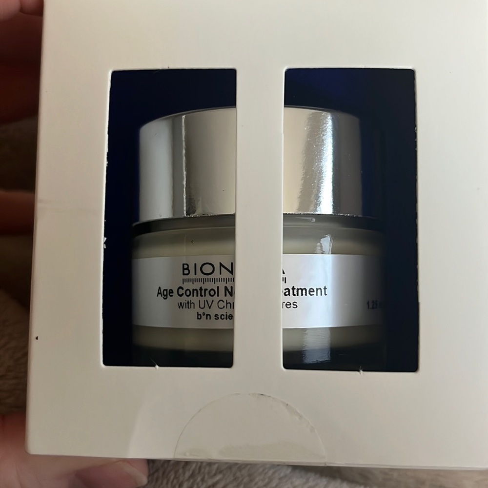 NIB Bionova age control neck treatment with UV chromophores